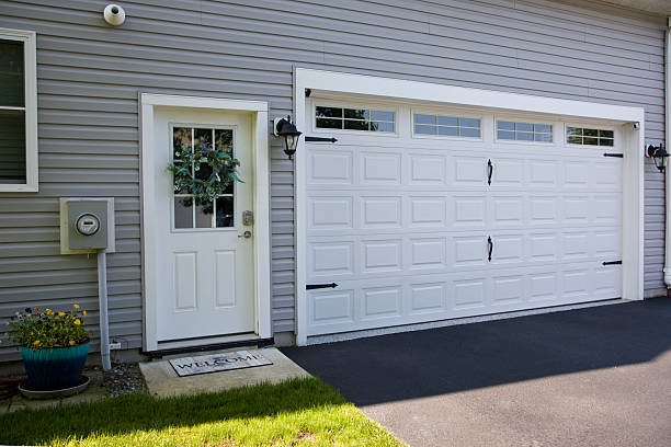 24/7 Emergency Garage Door Panel Replacement experts in Adelino, NM